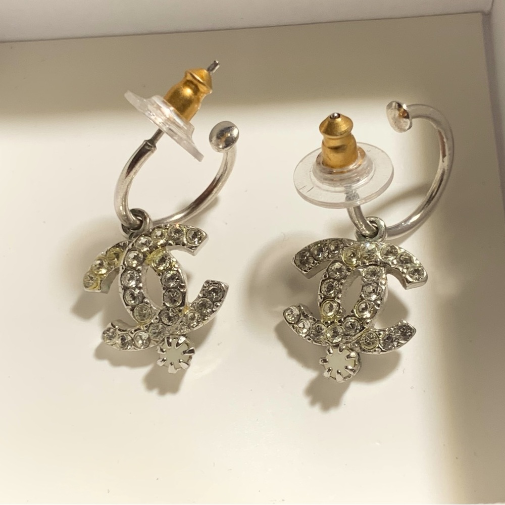 Chanel CC earrings 💯 Authentic